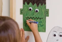 Halloween DIY: Spooky Dry-Erase Board Decoration Idea