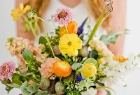 Flower Arranging Tips from a Florist: 8 Simple Tricks & A Signature Bouquet Recipe