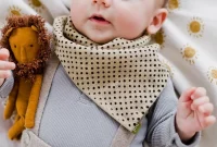 10-Minute Bandana Bib from a Napkin: DIY for Your Baby