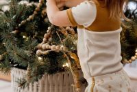 Subtle Holiday and Winter Decorating Ideas for Sparkling Style