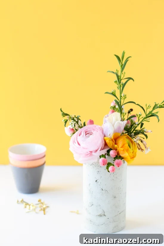 DIY Concrete Vase from a Mailing Tube: Step-by-Step Guide 3 How to Make a Concrete Vase with a Mailing Tube