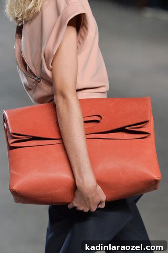 Fall Fashion: 11 Essential Bags You Need This Season 7 It's In The Bag: 11 Must-Have Bags for Fall