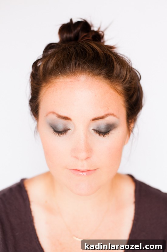 Dramatic Smokey Eye Tutorial for Halloween and Everyday Looks 7 How to Create a Dramatic Smokey Eye