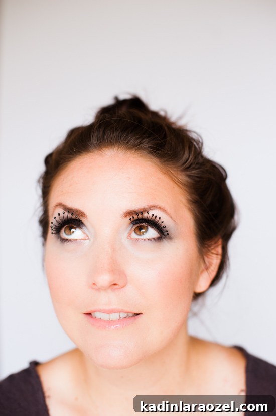 Dramatic Smokey Eye Tutorial for Halloween and Everyday Looks 8 How to Create a Dramatic Smokey Eye for Halloween