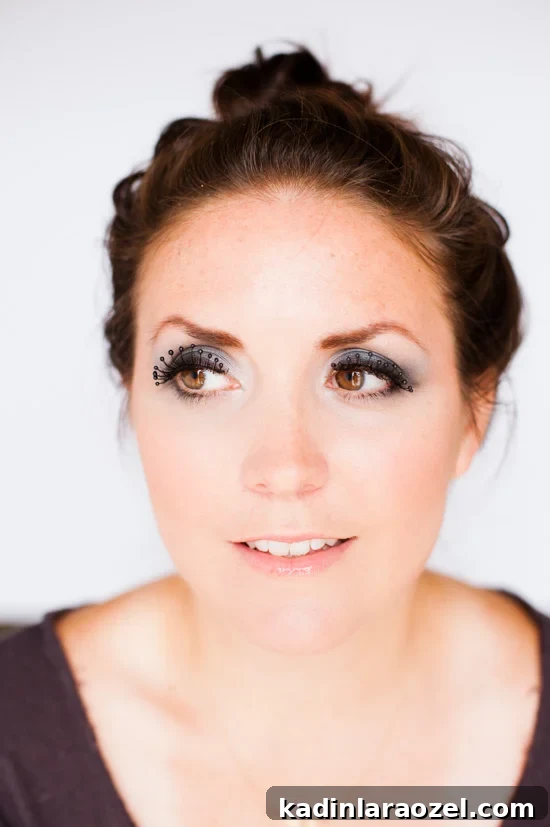 Dramatic Smokey Eye Tutorial for Halloween and Everyday Looks 9 How to create a dramatic smokey eye for Halloween (beauty tutorial)
