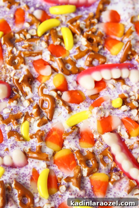 (Super Delicious) Halloween Candy Bark Recipe
