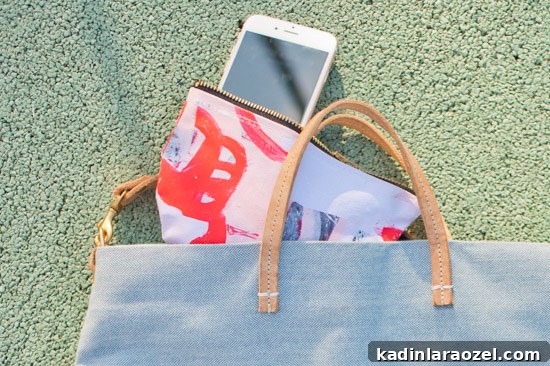 It's in the bag // DIY sewn clutch gift idea for the holidays