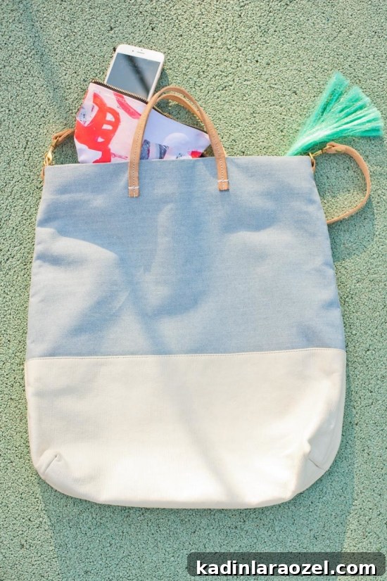 DIY gift idea for the holidays // How to sew a clutch using a canvas print from your own custom artwork