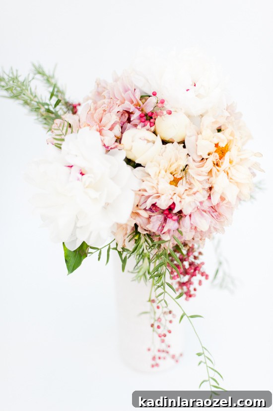 Centerpiece Spotlight: The Secret Ingredient for Gorgeous Holiday Tablescape 5 How to make the prettiest holiday centerpiece