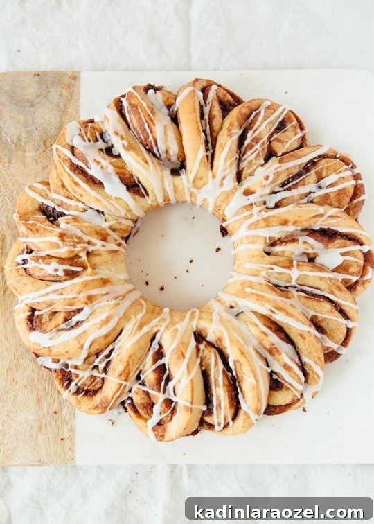 29 Irresistible Thanksgiving Recipes Your Guests Will Love 3 cinnamon roll wreath