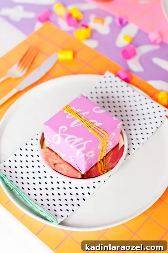 5 Budget DIY Ways to Color Your Dinner Table 10 Wrap small gifts in DIY hand lettered name paper and use the gifts as place cards for guests. Great idea for Thanksgiving and Christmas.