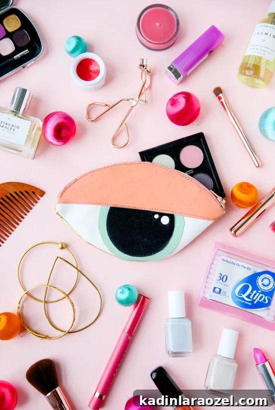 DIY Eye Clutch & Makeup Bag: Sew a Stylish Holiday Gift 2 How to sew a DIY eye shaped clutch + makeup bag