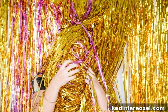 Holiday Hair & Makeup Ideas That Flatter Every Face 9 Party vibes