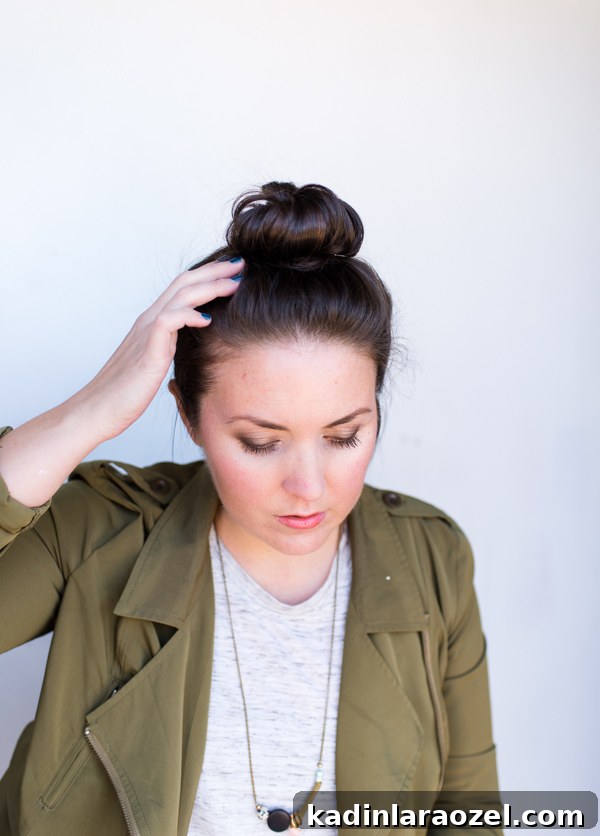 2 Quick Hairstyles: 2 Ways to Style Hair in 10 Minutes 8 How to perfect your bun in 5 minutes or less (hair tutorial)