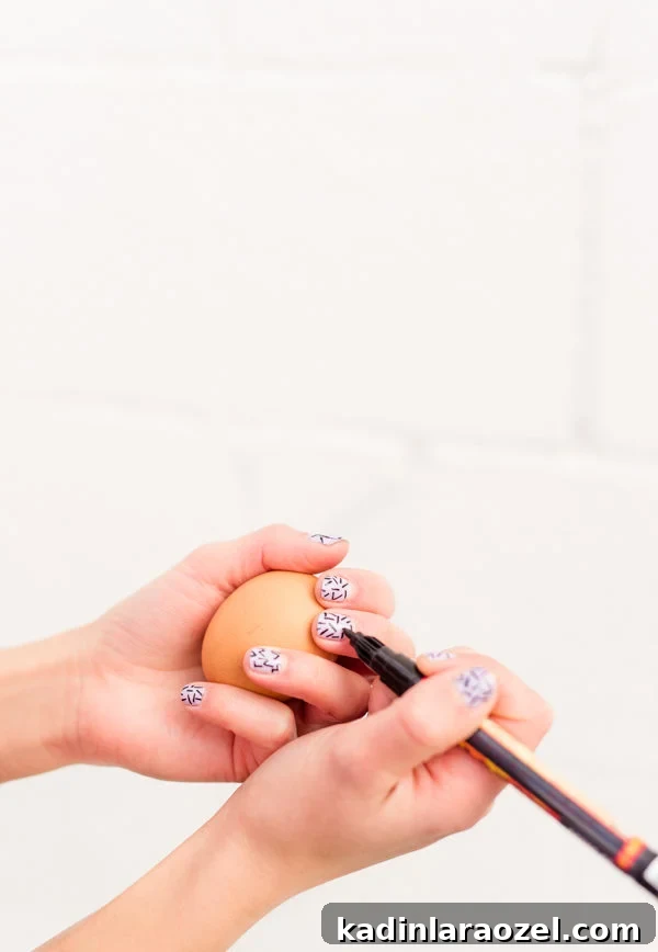 Linear Nail Art DIY in 15 Minutes