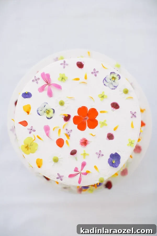 99 Problems? 17 Cakes That’ll Fix Your Monday 3 Edible flowers cake