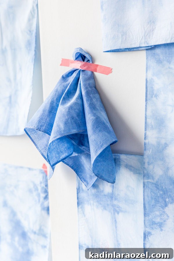 Click through for the step by step tutorial for these shibori dyed textiles.