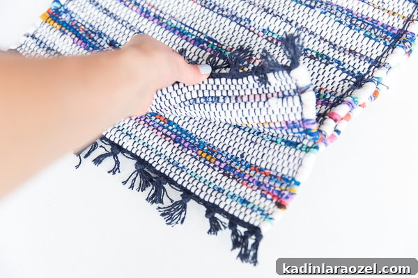DIY Crossbody Bag for Under $10: Step-by-Step Guide 6 How to make a woven colorful crossbody bag.