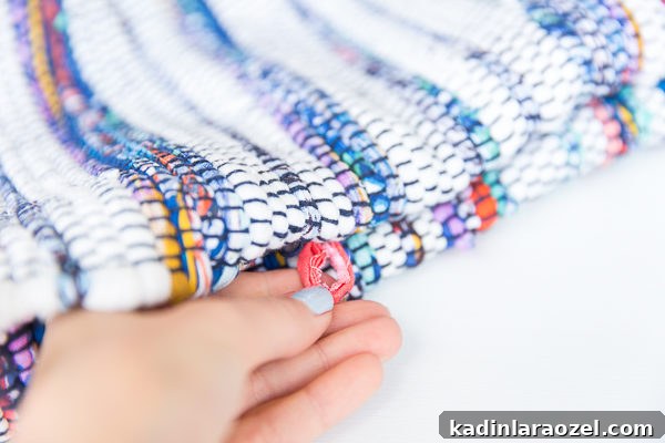 DIY Crossbody Bag for Under $10: Step-by-Step Guide 8 How to make a woven colorful crossbody bag.