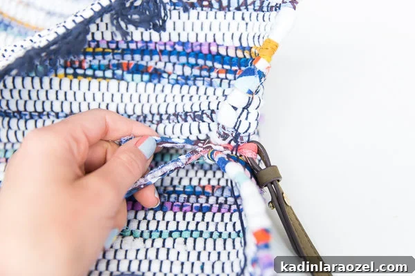 DIY Crossbody Bag for Under $10: Step-by-Step Guide 10 Making a woven crossbody bag with placemats.