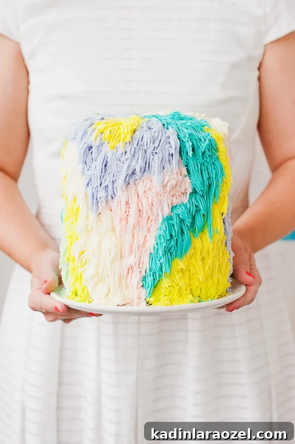 A DIY cake piping technique inspired by woven wall hangings?! Click through for the step by step tutorial.