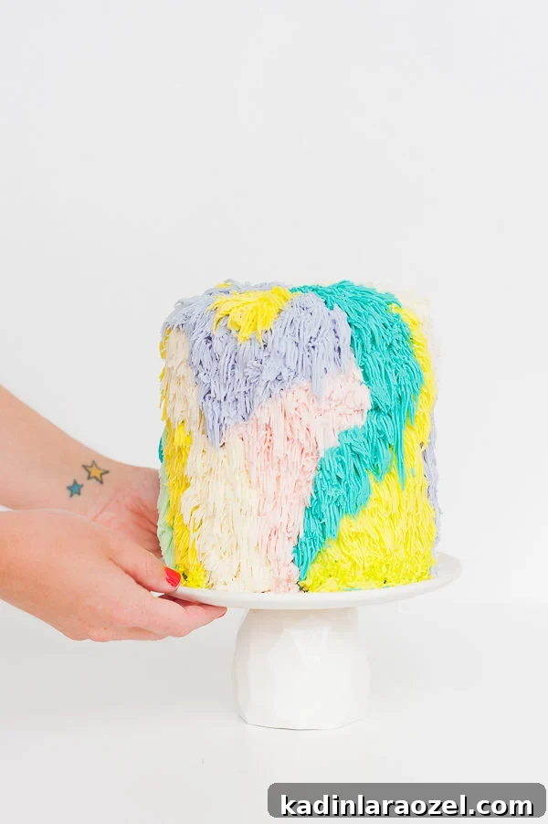 A DIY cake piping technique inspired by woven wall hangings?! Click through for the step by step tutorial.