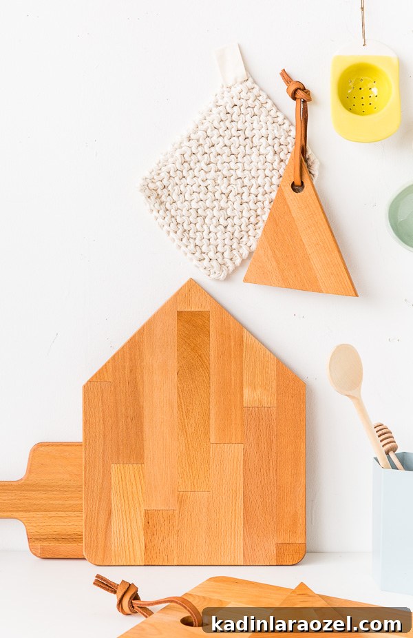 DIY Cutting Boards. Click through for the step by step instructions for this 10 minute DIY idea.