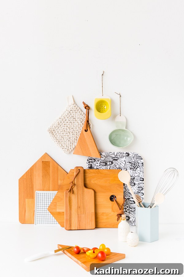 DIY Cutting Boards. Click through for the step by step instructions for this 10 minute DIY idea.