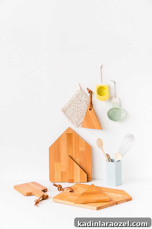 DIY Cutting Boards. Click through for the step by step instructions for this 10 minute DIY idea.