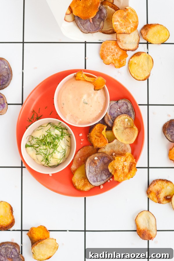 Homemade (baked) potato chips with garlic dill sauce and sriracha mayo. Click through for the recipe.