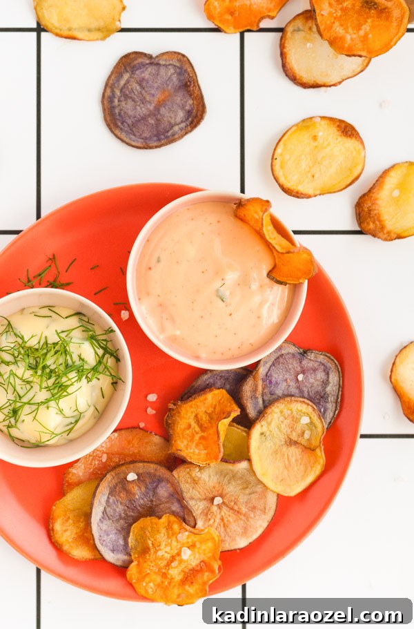 Homemade (baked) potato chips with garlic dill sauce and sriracha mayo. Click through for the recipe.