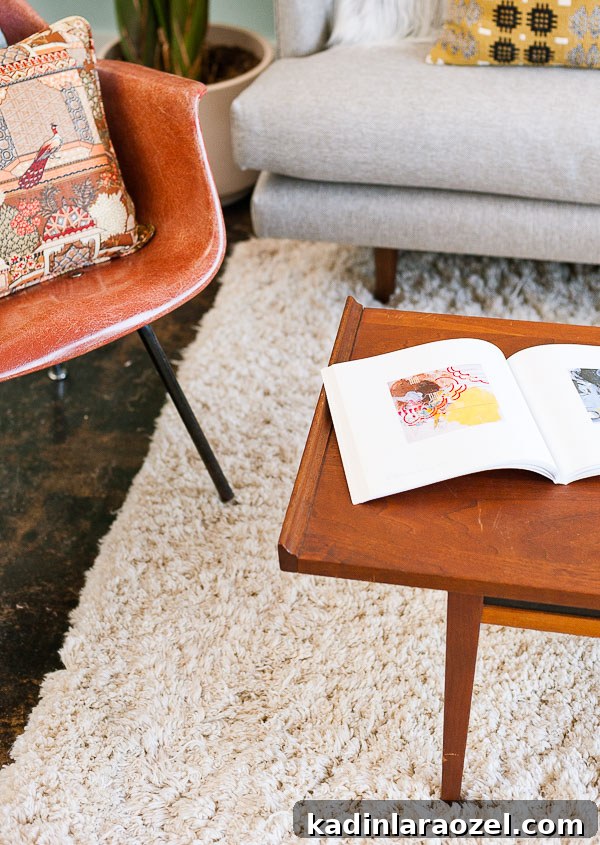 Fall Sofa Styling: Create a Cozy, Seasonal Living Room 7 Vintage coffee table and sofa styling
