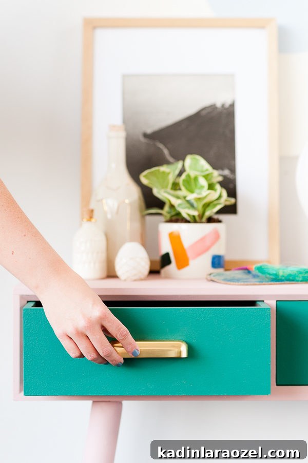 Mid-Century Entryway Table Makeover for Fall Refresh 8 Gold hardware