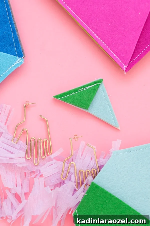 Color-Blocked Felt Gift Pouches: Sewn DIY Wrapping Ideas 7 Clever Color Blocked Gift Wrap: Sewn Felt DIY Pouches for Presents. #diy #tutorial #holiday #christmas #christmaspresents #wrapping #felt #giftwrap #colorblocked #pink #geometric