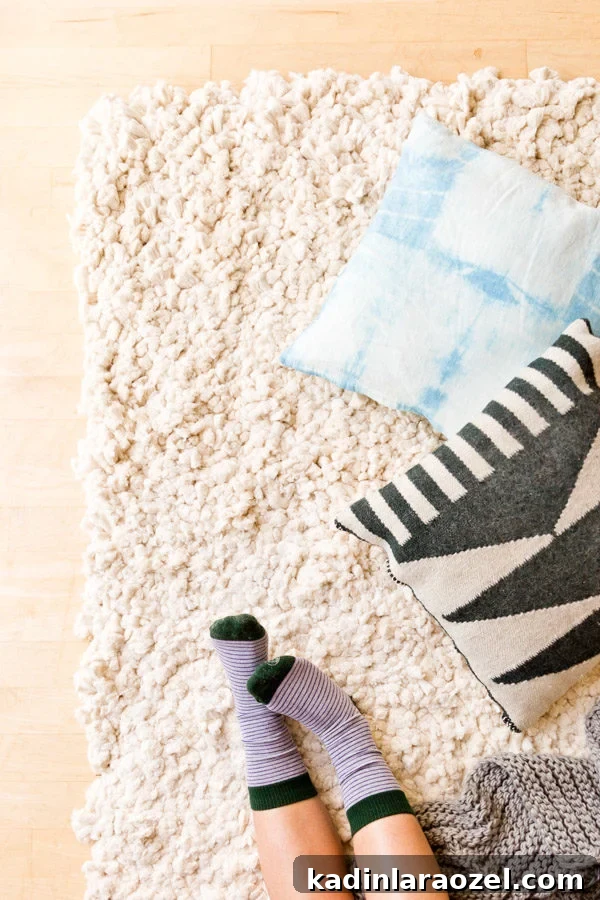 Cozy Up: 14 (Fall) DIYs to Try During the Long Thanksgiving Weekend // Cotton Rug DIY