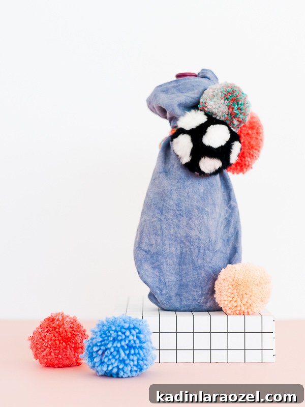 Cozy Up: 14 (Fall) DIYs to Try During the Long Thanksgiving Weekend // DIY Wine Totes