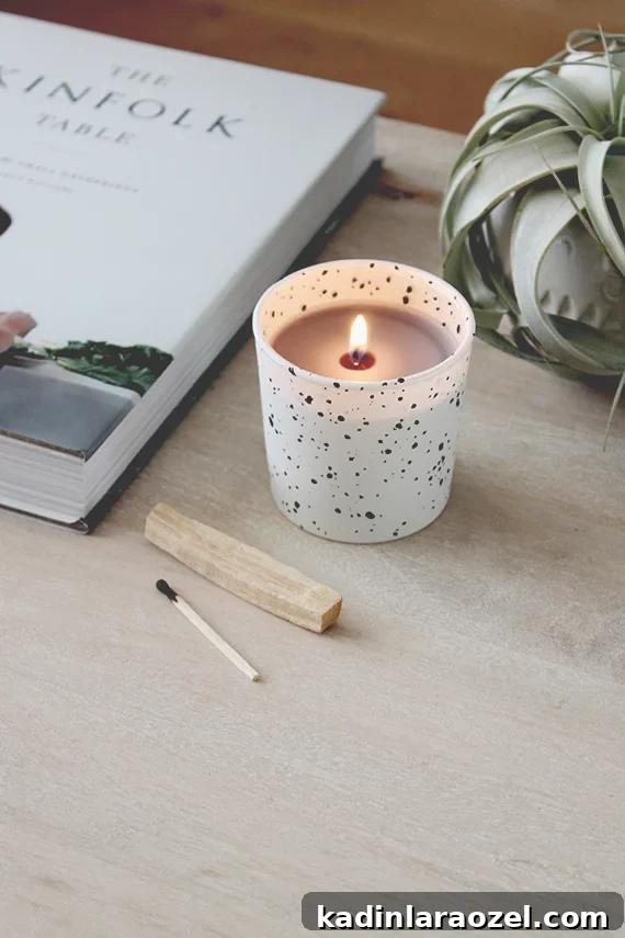 Cozy Up: 14 (Fall) DIYs to Try During the Long Thanksgiving Weekend // Speckled Candle DIY
