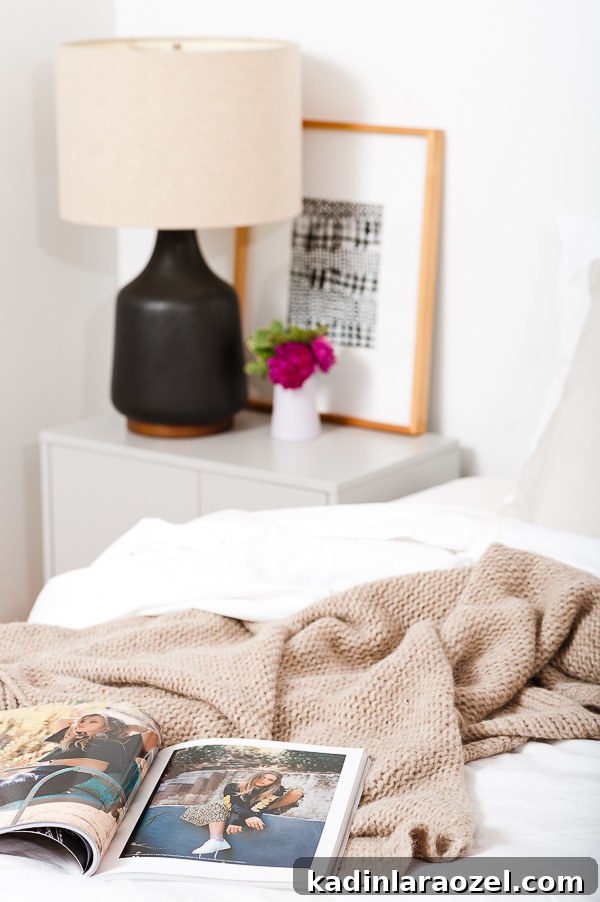 Mid-Century Master Bedroom Makeover: Simple Timeless Design Ideas 5 Cozy textiles in the bedroom