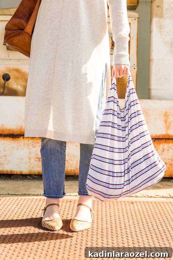 DIY Reusable Grocery Bags from Old T-Shirts in 10 Minutes 8 Detail photo of striped grocery bag, made from a t-shirt.