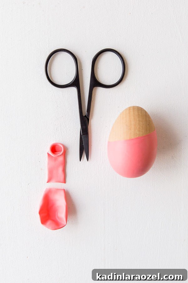 Balloon Dipped Easter Egg DIY