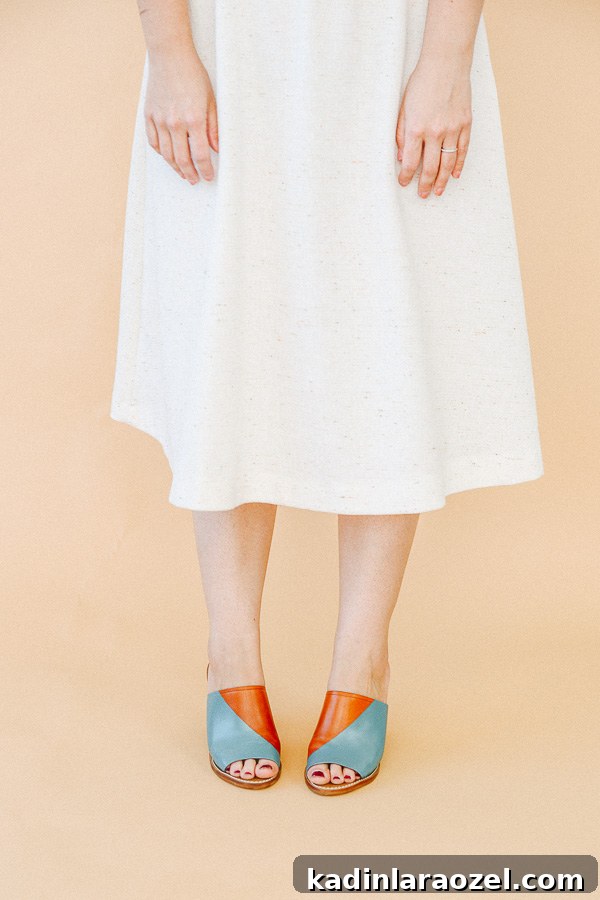 Color blocked mules for spring. Click through for the DIY shoe makeover.