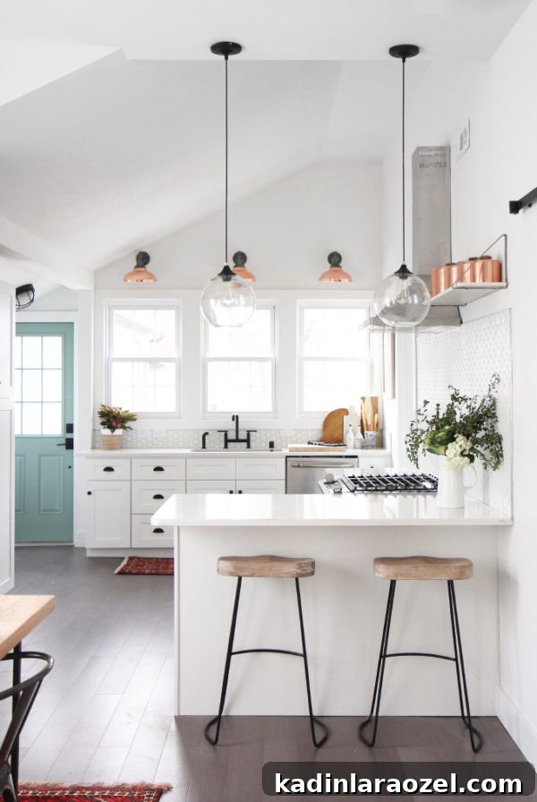 13 Stylish Kitchen Designs to Suit Every Home 8 Modern farmhouse kitchen