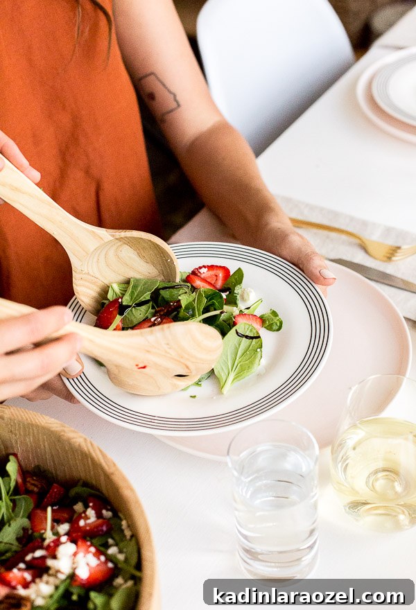 Host an Effortless-Looking Dinner Party (That Really Is) 11 A simple, effortless chic dinner party. Click through for quick DIY ideas and simple tricks for chic AF entertaining the easy way.
