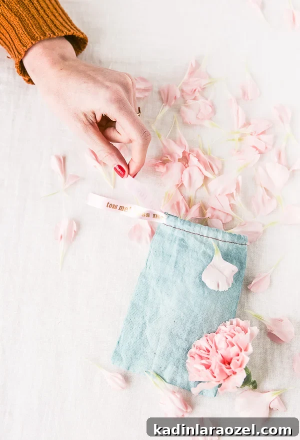 DIY wedding pouches for the exit confetti toss! Click through for the tutorial. #wedding #flowers #weddingflowers #weddingdiy #diy
