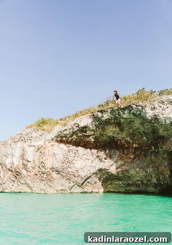Cliff diving in the Bahamas (Harbour Island)