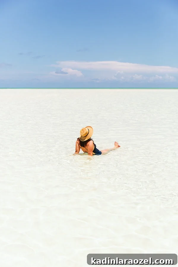 A giant sandbar in the middle of the ocean (near Harbour Island)
