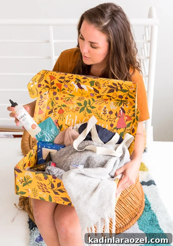 Autumn Finds Delivered: Fall Favorites to Your Doorstep 2 Take a peek inside the fall FabFitFun box with Brittni of Paper & Stitch.