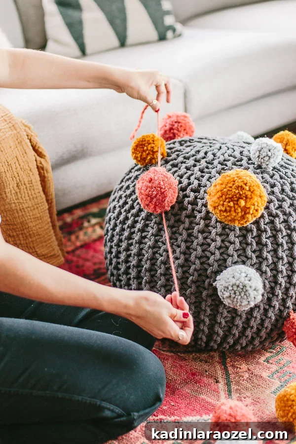How to make a pom pom ottoman for fall. #decorate #ottoman #diy #fall