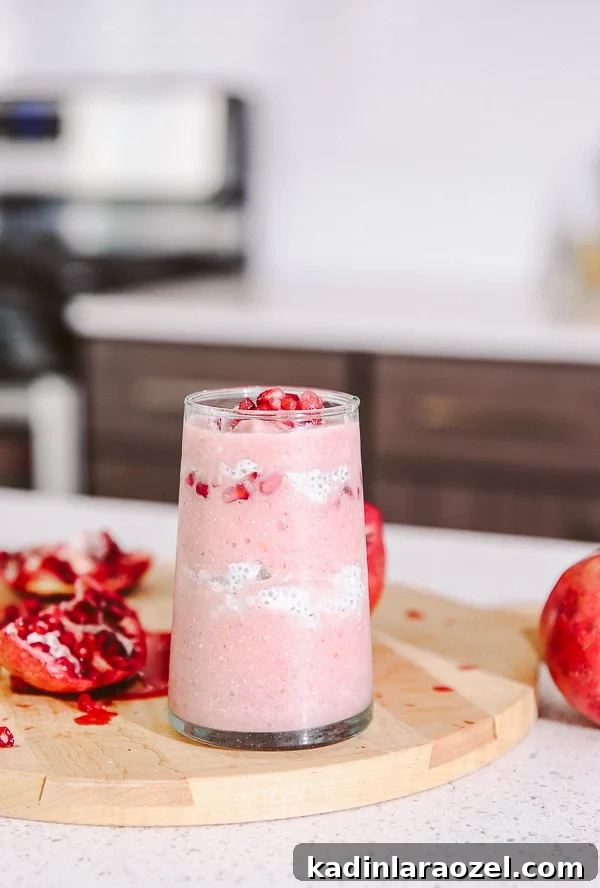 Morning Smoothie Mishaps and 3 Creamy Chia Recipes 4 Ready to jumpstart your morning with a morning smoothie recipe? Try these three fall chia seed smoothie recipes from Paper & Stitch. This one is pomegranate! #smoothie #recipe #chiaseed #pomegrante