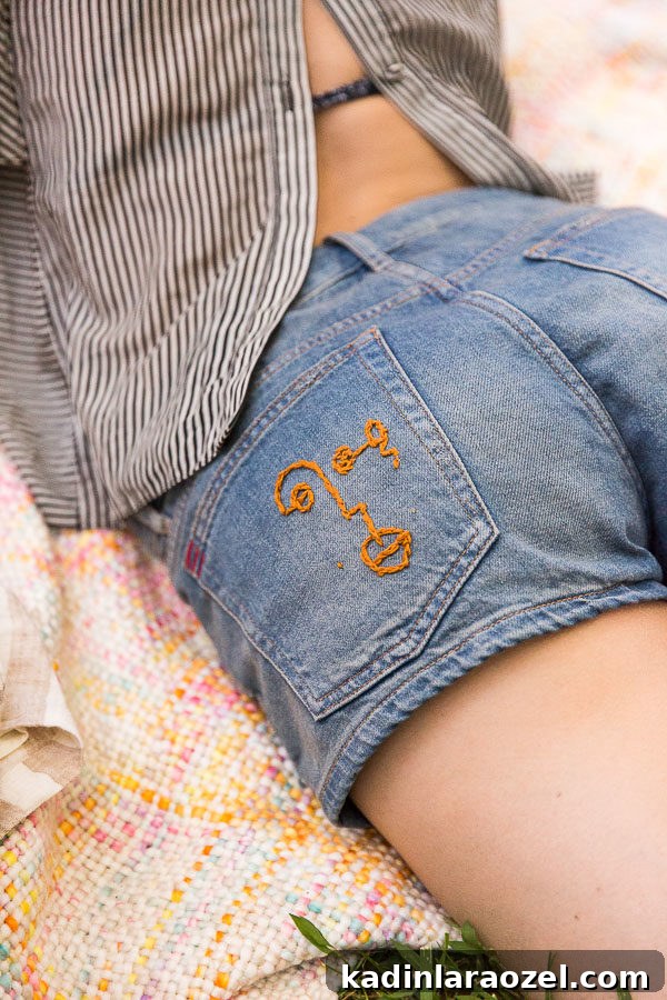 Jean Queen: 13 Stylish Ways to Upgrade Your Denim Wardrobe 13 DIY embroidered denim. Check out 13 ways to upgrade denim clothing. #denim #denimdiy #jeansdiy #fashiondiy